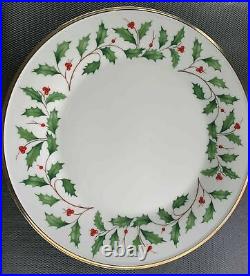 4 LENOX HOLIDAY Dimensions dinner plates GOLD HOLLY BERRIES 10 3/4