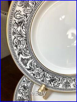 8 Dinner Plates Beautiful Wedgwood Bone China Black /gold Florentine
