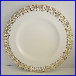 8 Vintage Royal Crown Derby 10 1/4 Dinner Plates Heraldic Pattern