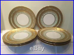 A Set of 8 Hutschenreuther Selb Bavaria Gold and Green Dinner Plates
