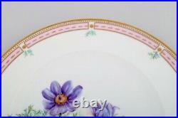 Bing & Grøndahl plate in hand-painted porcelain with flowers and gold decoration