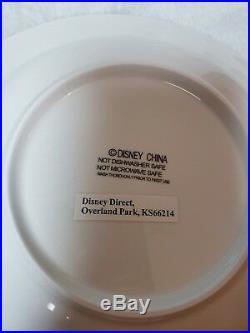 DISNEY China Dinnerware Chistmas Wreath Gold Rimmed Dinner Plates Bowls Set of 8