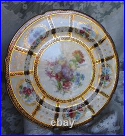 Exquisite Paragon HP Queen Mary Reproduction Dinner Plate Artist J. A. Robinson