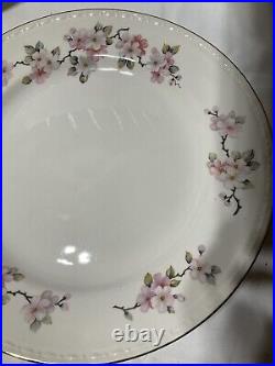 Homer Laughlin Dinner Plates, Georgian Eggshell, Apple Blossoms 10 Diam. Gold Tr