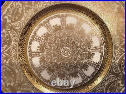 Lenox porcelain Gold Encrusted Dinner /service Plate. 10.5 diameter, #1445/H390A