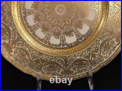 Lenox porcelain Gold Encrusted Dinner /service Plate. 10.5 diameter, #1445/H390A