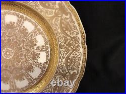 Lenox porcelain Gold Encrusted Dinner /service Plate. 10.5 diameter, #1445/H390A