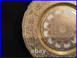 Lenox porcelain Gold Encrusted Dinner /service Plate. 10.5 diameter, #1445/H390A