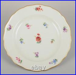 Meissen, Germany. Five dinner plates in porcelain. Approx. 1920s/30s