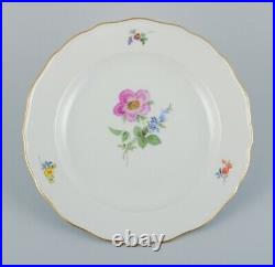 Meissen, Germany. Three large dinner plates in porcelain with floral motifs