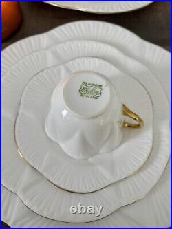 Rare SHELLEY WHITE DAINTY GOLD LEAF 16 Piece Place Setting Dinner Plates Set