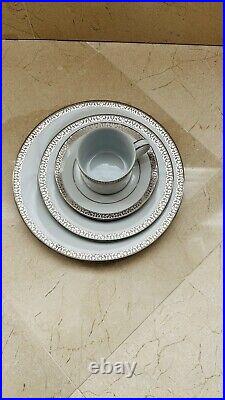 Royal Gallery Platinum Buffet 4 4 Piece Setting (16 Pieces) NEW