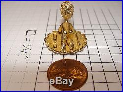 VINTAGE 14K Yellow Gold BABY CHARM / PENDANT Baby Crawling on Dinner Plate
